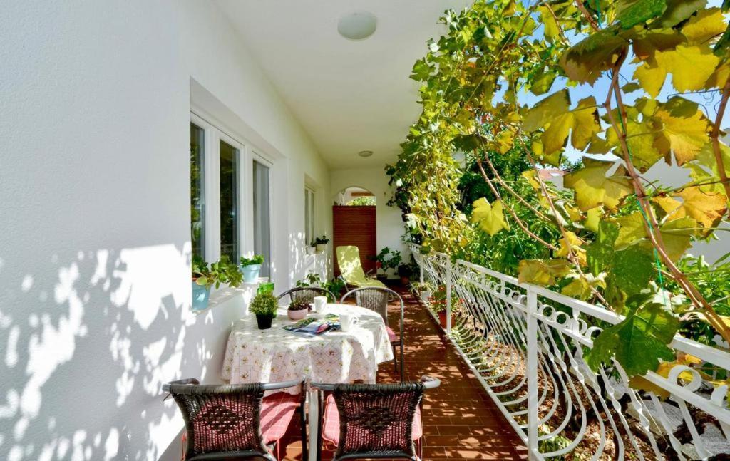 Apartments Nina * Vinisce