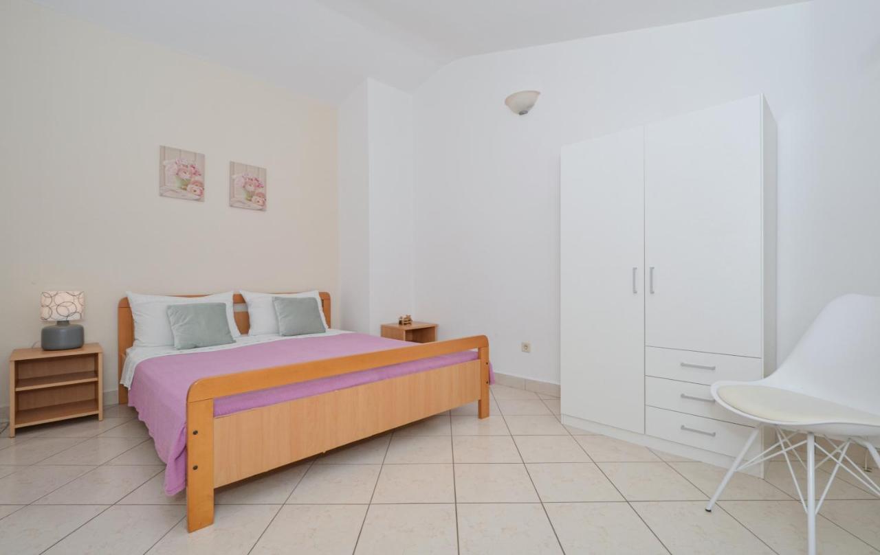 Apartments Nina *