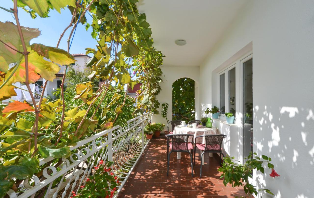 Apartments Nina * Vinisce