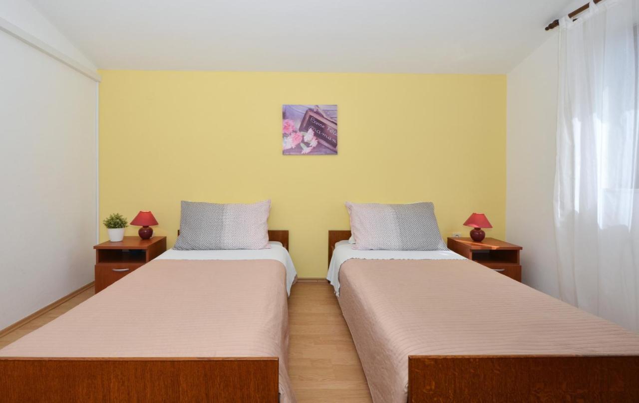 Apartments Nina Apartment Vinisce