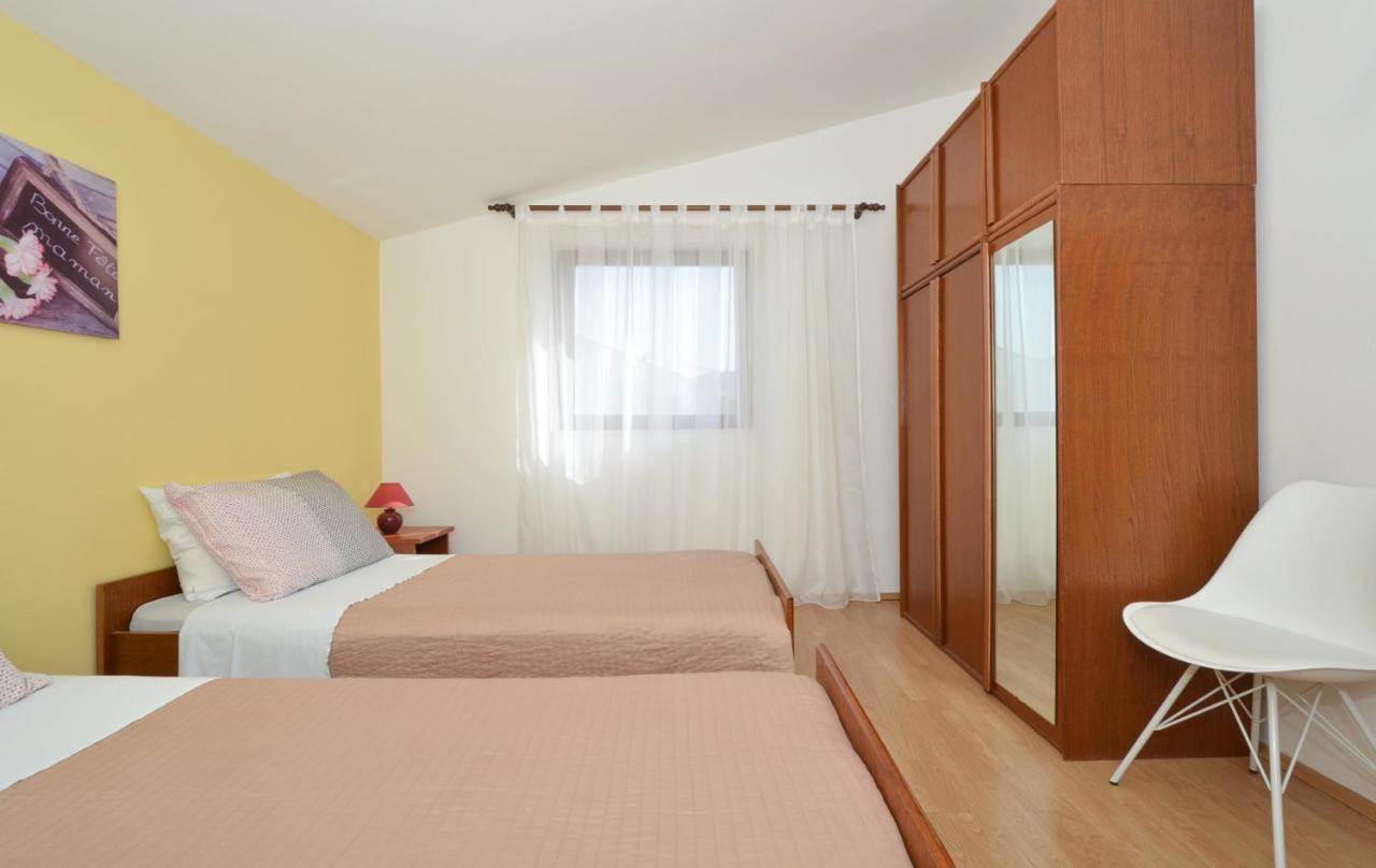Apartments Nina *